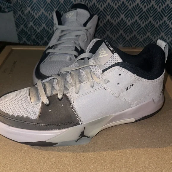 Jordan Men's Black and Gray Athletic Shoes - Picture 4 of 5